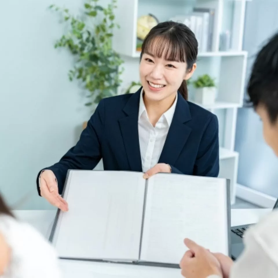 愛典福島屋のスタッフが打ち合わせしている様子